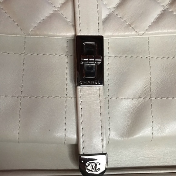 CHANEL Cream Quilted Flap Crossbody Handbag WOC - Picture 3 of 14